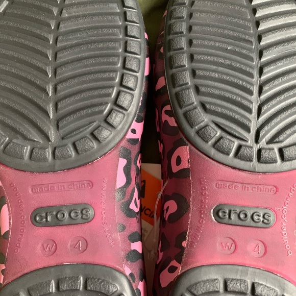 SOLD Sweet Leopard Crocs! W4 or GIRLS4 new with tags - Picture 3 of 5